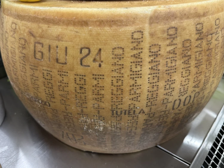 Parmigiano Reggiano 24 mesi.jpeg
